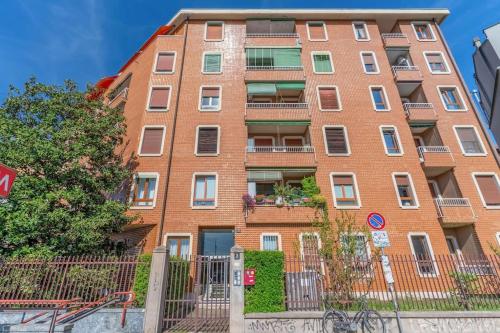 Vibrant Navigli block Apt with AirCondition Porta Genova M2