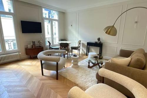 4P 1BR - Fully Renovated with AC - Champs-Elysées