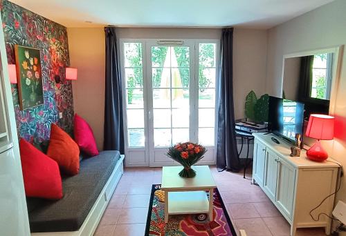 Charmante Maison Duplex en résidence avec piscine à Monflanquin