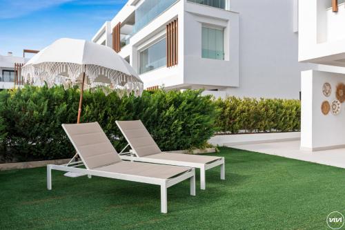 ViVi Homes - Sublime Close to the beach, Garden, Pool & Hot Tub