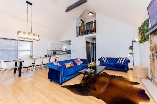 Imagen de la galería de 4 BD Stylish Cottage W Private Pool & hot-tub, en East Stroudsburg