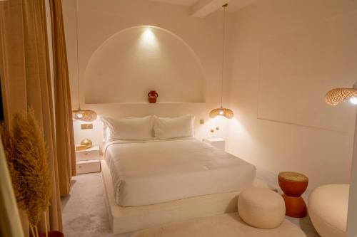 En eller flere senge i et værelse på Luxury 2BHK Escape with Hot Tub