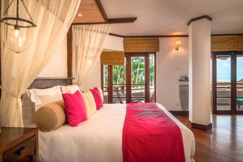 Postel nebo postele na pokoji v ubytování Royal Palms Beach Hotel