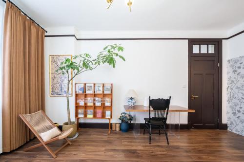 a living room with a table and chairs at Tonight Homestay South Shanxi Road Shanghai in Shanghai