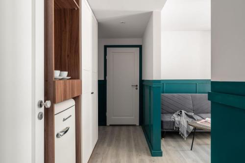 a room with a bed and a room with a door at Pensjonat Vyspa Gdynia in Gdynia