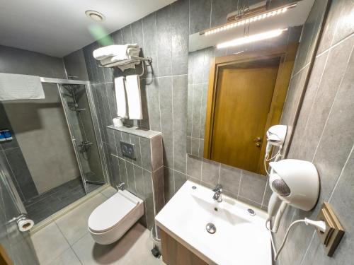 Ένα μπάνιο στο Istanbul Airport Express Hotel