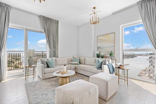 Silkhaus Vacation Homes Luxury 3BR and Maid Room in Water's Edge