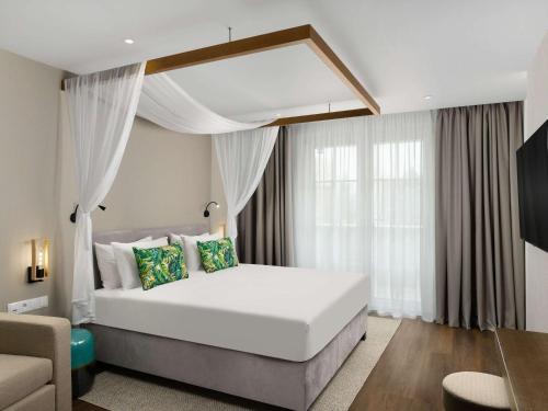 Postel nebo postele na pokoji v ubytování Mövenpick Balaland Resort Lake Balaton
