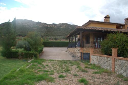 a large house with a driveway in front of it at Casa rural Dalia in Sierra de Fuentes