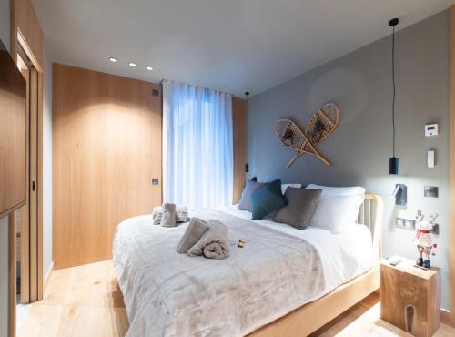 a bedroom with a large white bed with a large window at W Isard Lodge in El Tarter