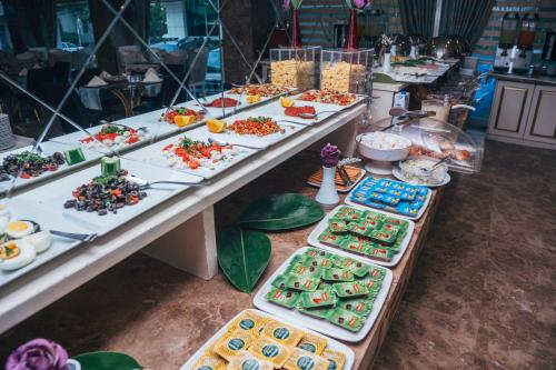 Makanan di atau berdekatan hotel