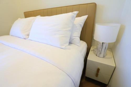 Bat Cave Glamping Khao Yaiにあるベッド