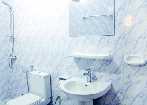 Ένα μπάνιο στο Maison moderne à Calavi - paisible et confortable