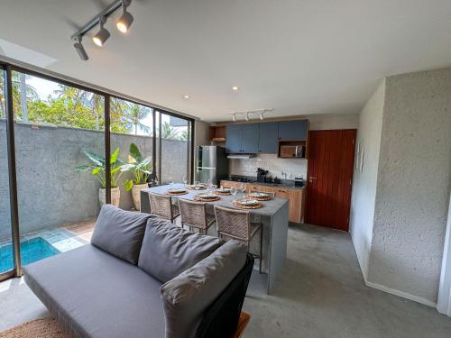 Køkken eller tekøkken på Casa Piscina Privativa I Capela I Mar 100 metros