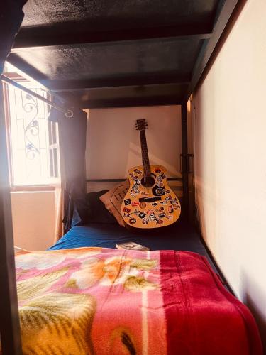 Postel nebo postele na pokoji v ubytování Skyard Hostel & Homestay- Harsil Valley