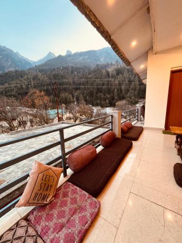 Nespecifikovaný výhled na hory nebo výhled na hory při pohledu z hostelu