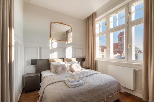 Ένα ή περισσότερα κρεβάτια σε δωμάτιο στο Merchants - Apartamenty Kupieckie with free parking