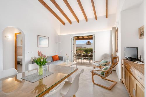 A television and/or entertainment centre at Villa Bini Chic