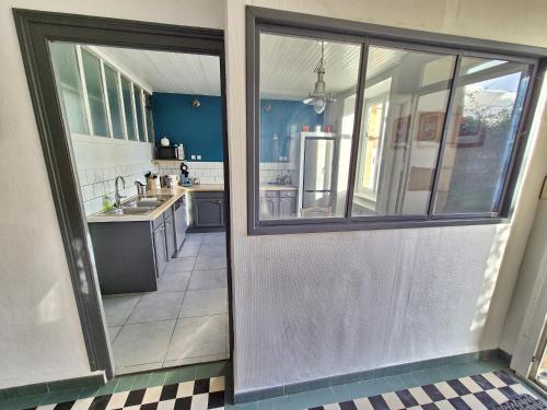 Photo de la galerie de l'établissement 729-Maison de pecheur a 150m de la plage, à Plouhinec