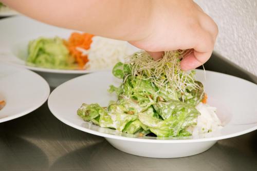 a person adding noodles to a bowl of food at Gengs Linde in Stühlingen