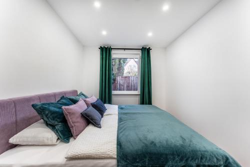 Ένα ή περισσότερα κρεβάτια σε δωμάτιο στο Kathihomes Zentral