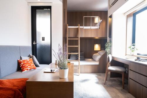 a small apartment with a bedroom and a bunk bed at ORI Rokkaku in Kyoto