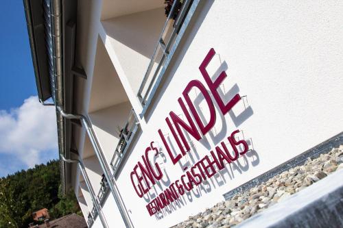 a sign on the side of a building at Gengs Linde in Stühlingen