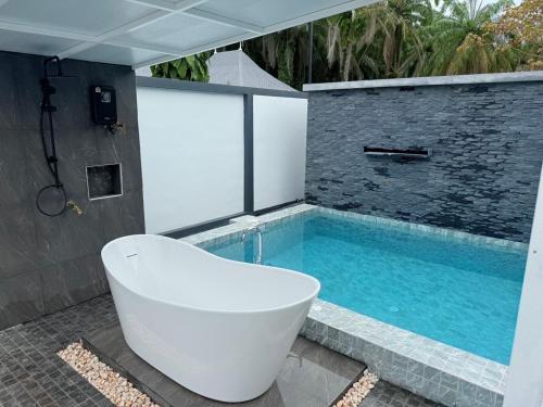 Koupelna v ubytování The M Millions Pool Villa, Aonang Krabi -Free Shuttle to Aonang Beach