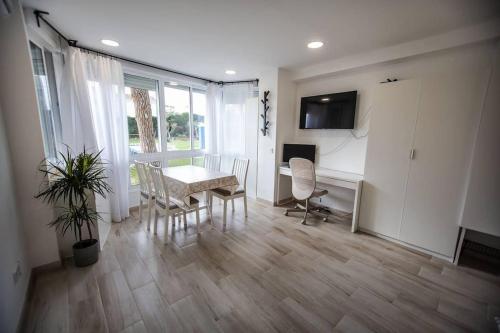 Luxury Apartment 30m from beach