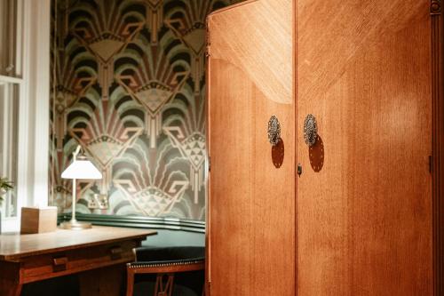 Gambar di galeri bagi Hand & Flower di London