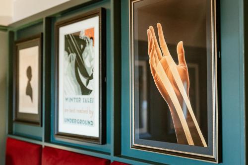 Gambar di galeri bagi Hand & Flower di London