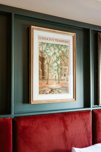 Gambar di galeri bagi Hand & Flower di London