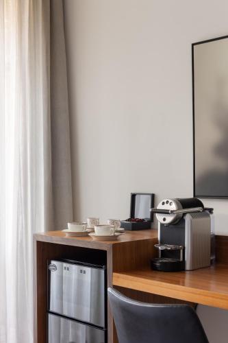 a room with a table with a microwave and a television at Gordonia Ma'ale Hahamisha in Maale Hachamisha