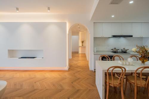 a kitchen and dining room with a table and chairs at Tonight Homestay South Shanxi Road Shanghai in Shanghai