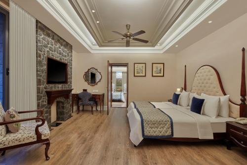 Cama o camas de una habitación en Fortune Select Forest Hill, Kasauli - Member ITC Hotels' Group