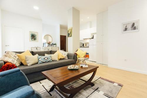 Bright Renovated Full of Natural Light 2BR 2BA