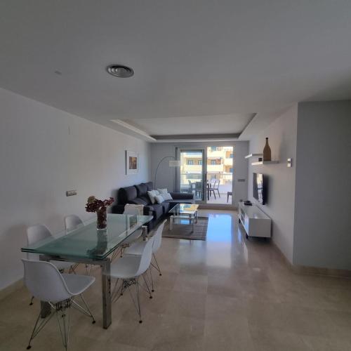 Deluxe 3 Bedroom by Aqua Apartments, Marbella