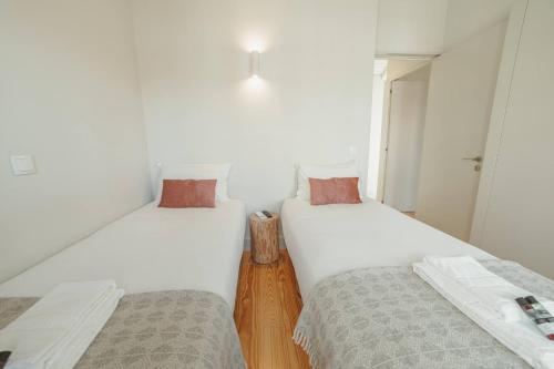 Deluxe Duplex by Hosty