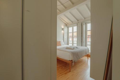 Deluxe Duplex by Hosty