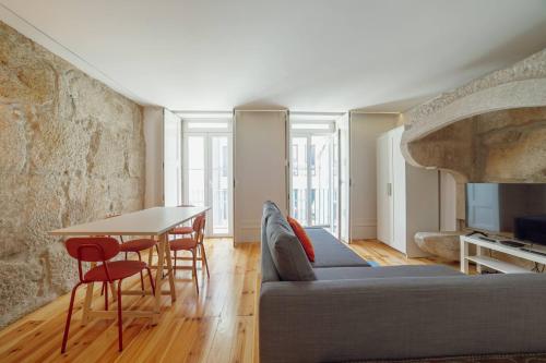 Cozy Almada by Hosty
