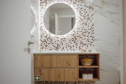 Trindade Deluxe by Hosty