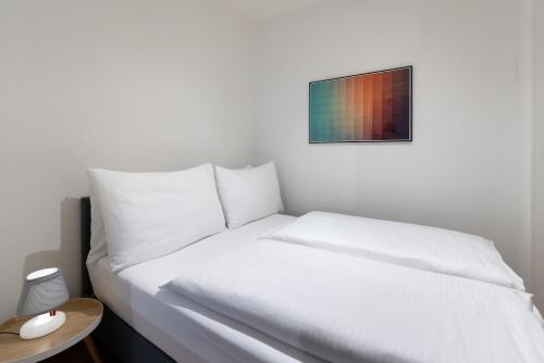 Кровать или кровати в номере BENSIMON apartments Mitte - Moabit