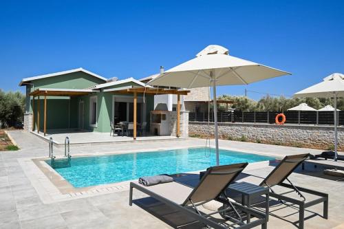 Swimmingpoolen hos eller tæt på Cosy Halipoma-Tilemahos into Lefkada town close