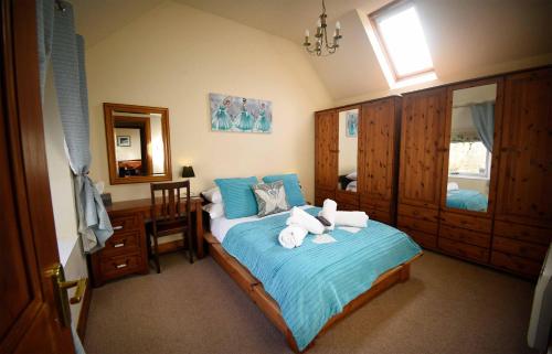 Postel nebo postele na pokoji v ubytování Araucaria Croft Skye