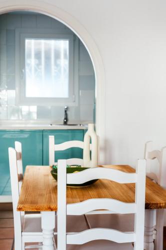 a dining room with a table and chairs at Los Bungalows Del Arenal in Jávea