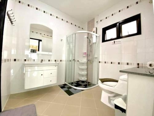 Koupelna v ubytování Kathu V pool villa 171