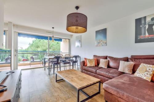 Lovely 2BR Flat with terrace and parking near the beach