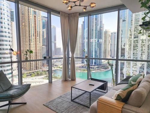 Next to METRO 1BED with Panoramic Lake View
