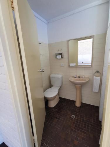 Un baño de Aquajet Motel