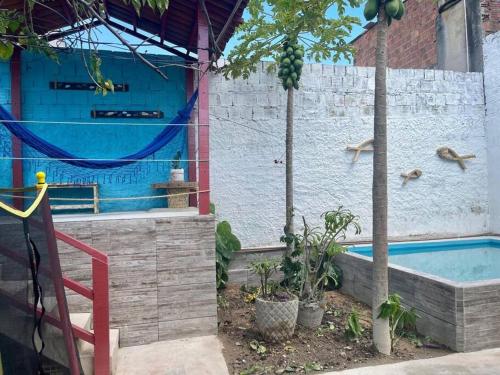 a house with a swimming pool in a yard at Aconchego em Gravatá in Gravatá